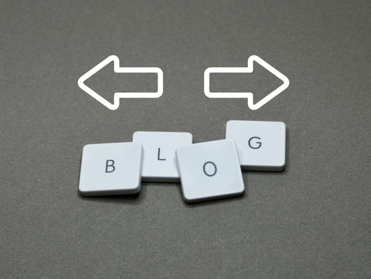 Four letter tyles spelling out the word blog, with arrows pointing to the left and right above it, against a grey background