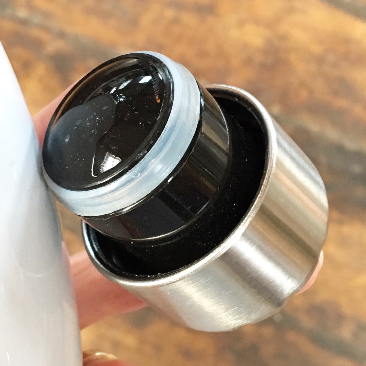Photo showing the inside of the bottle lid, with the rubber seal.
